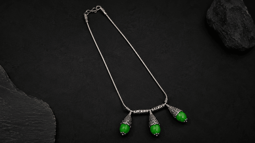 Emerald Hue Focus Pendant Necklace