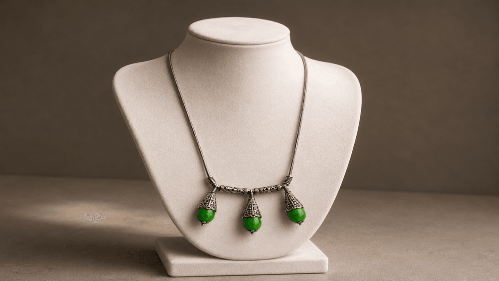 Emerald Hue Focus Pendant Necklace thumbnail 2