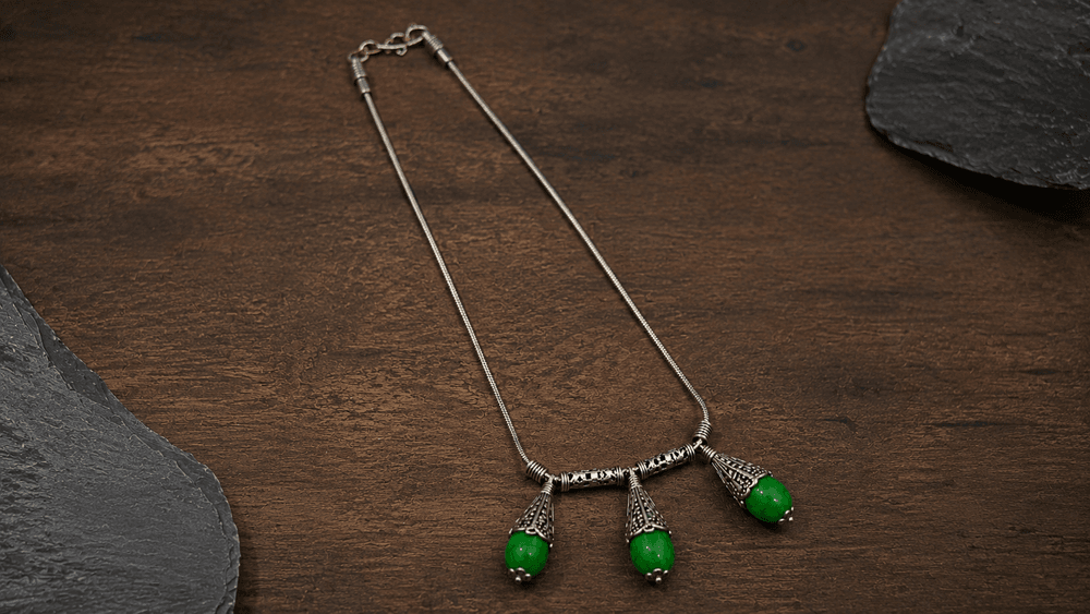 Emerald Hue Focus Pendant Necklace thumbnail 3