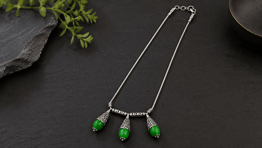 Emerald Hue Focus Pendant Necklace thumbnail 4